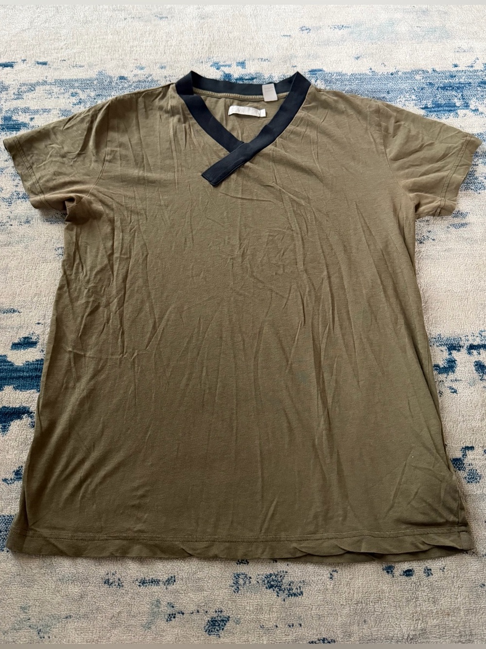 Adidas Slvr Men’s Vneck Tshirt Medium